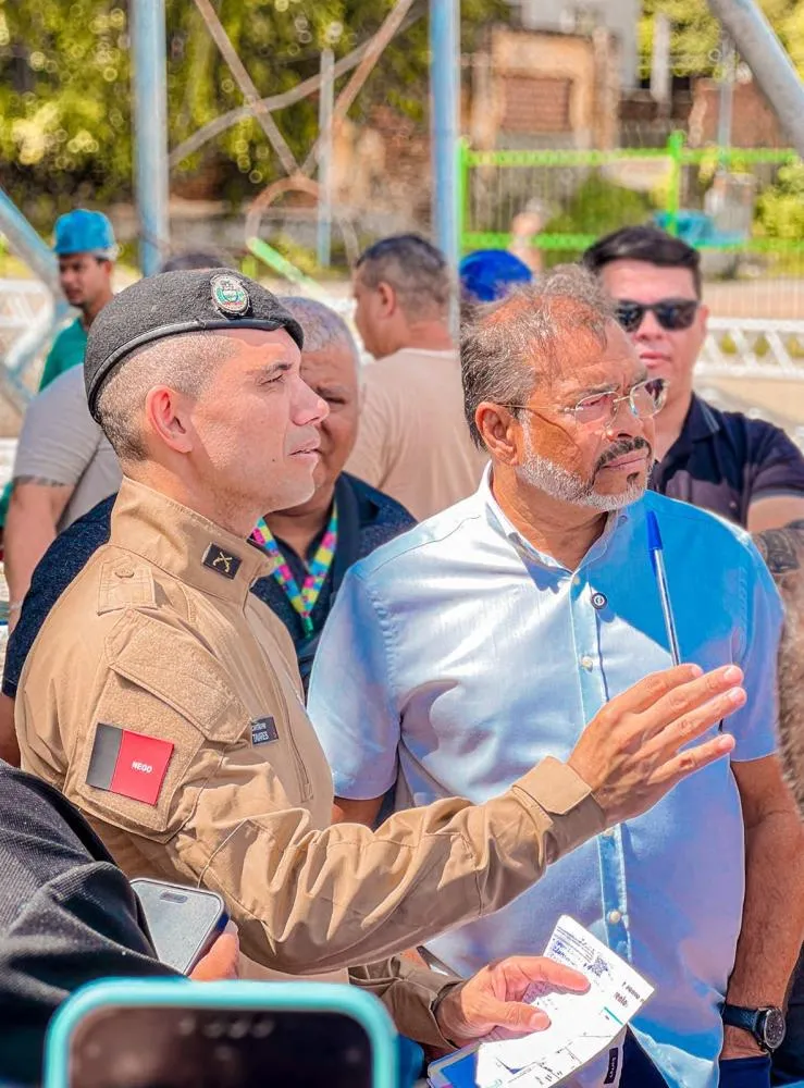 Vice-prefeito Ednaldo do Edilicya acompanha de perto a montagem da estrutura do São João 2025 na Praça do Povo.