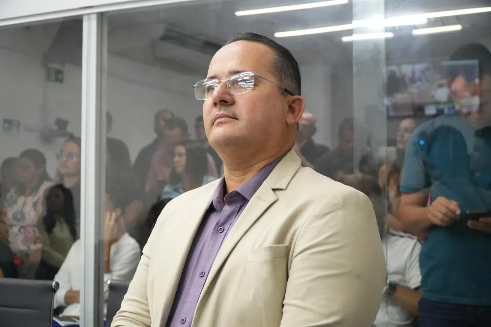 Vereador Dr. João Alves apresenta requerimentos e projetos de lei para melhorias na infraestrutura, saúde e cultura de Santa Rita.