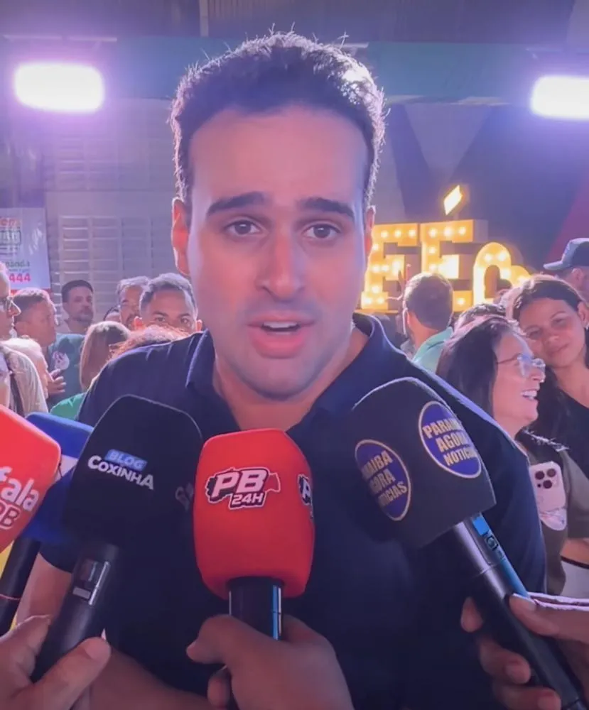 (VÍDEO) Lucas Ribeiro anuncia Daniela Bandeira como coordenadora de sua campanha, em Santa Rita.